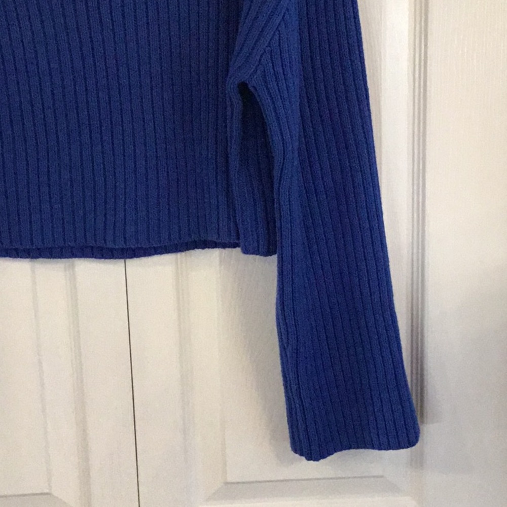 H&M Women’s Royal Blue Crop Knit Sweater - Picture 2 of 6